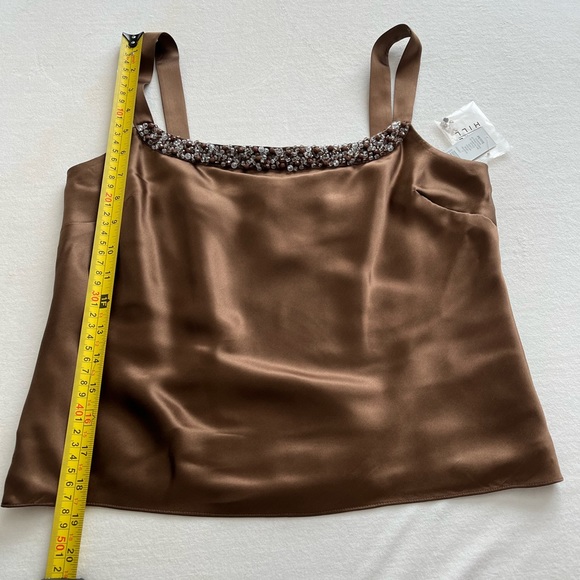 NWT Camisole style top 😍 - Picture 4 of 6